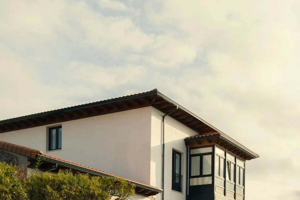 Nettoyage de toitures à rennes avec Celtic Habitat